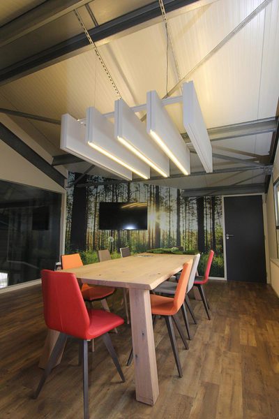 Incatro Room Acoustics mooie akoestische maatwerk oplossing AR Tbaffle loshangend akoestisch scherm